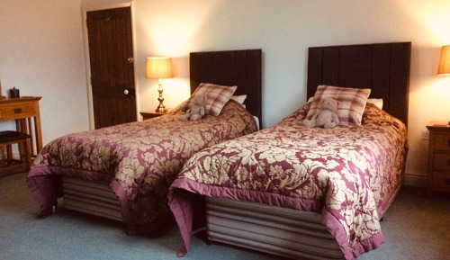 Superior-Doppel- oder -Zweibettzimmer, mit Bad