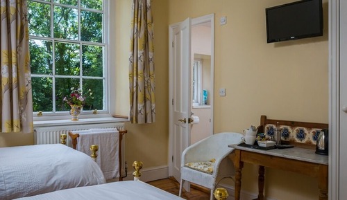 Doppelzimmer, mit Bad (or Twin)