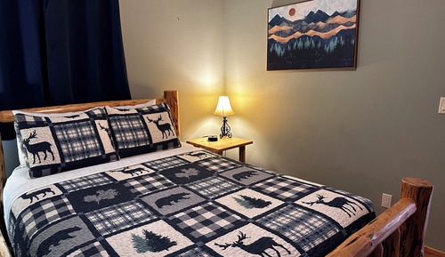 Deluxe-Ferienhütte, 1 Schlafzimmer, Whirlpool, Flussblick