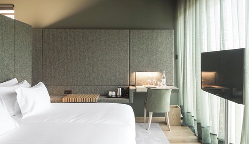 Superior-Doppel- oder -Zweibettzimmer