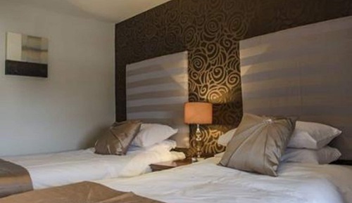 Doppel- oder Zweibettzimmer