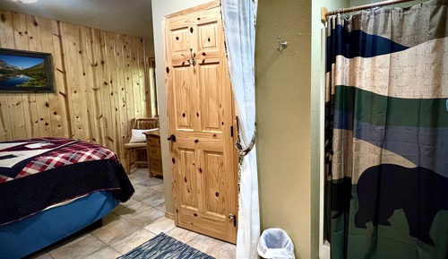 Habitación, baño privado (The Camus Room)