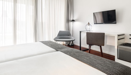 Doppelzimmer (Two Beds)