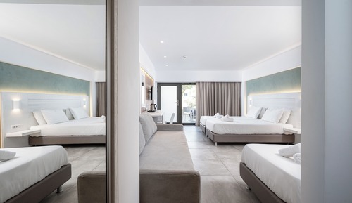 Deluxe Family 1 Pool Area