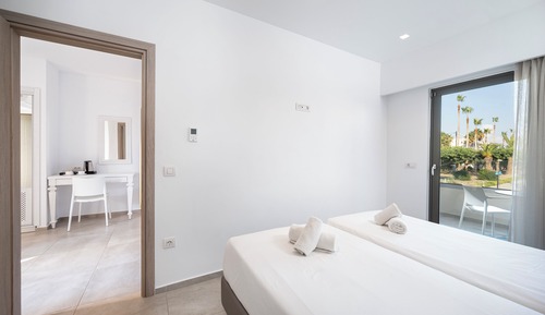 Deluxe Family 2 Pool Area