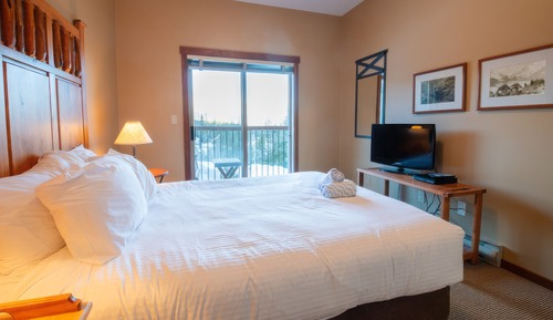 Apartment (Snow Creek Lodge #404)