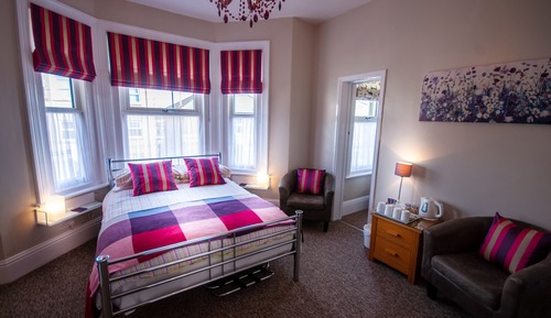 Suite, mit Bad (2 adults & 2 Children)