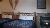 Traditional Cabin, 2 Queen Beds, Non Smoking, Mountain View
