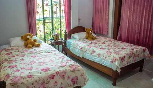 Zimmer (Petchompoo, Twin Bed)