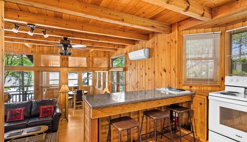 Premium-Ferienhütte, 2 Schlafzimmer, Kamin, Seeblick