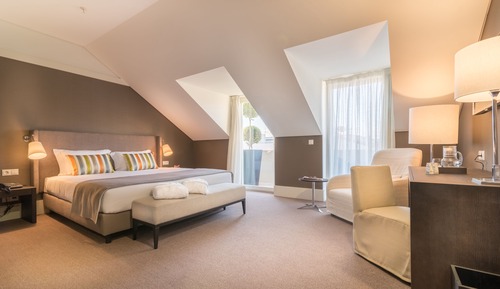 Superior-Doppel- oder -Zweibettzimmer
