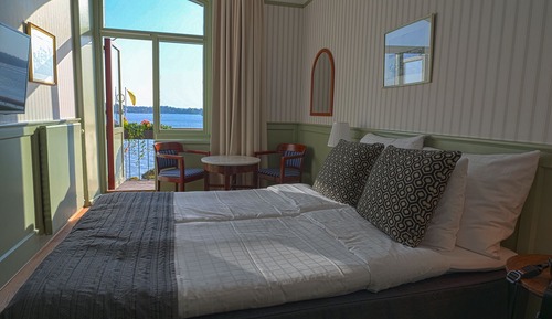 Queen Seaview Room