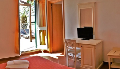 Vierbettzimmer, 2 Schlafzimmer, Gartenblick