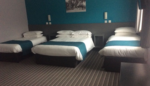 Vierbettzimmer, mit Bad