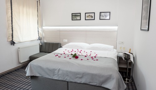 Standard-Doppel- oder -Zweibettzimmer