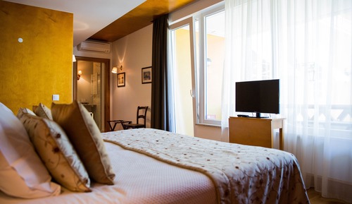 Superior-Doppel- oder -Zweibettzimmer