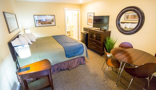 Standardzimmer, 1 King-Bett, Poolzugang, Stadtblick