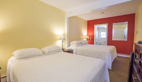 Standardzimmer, 2 Queen-Betten, Poolzugang, Stadtblick