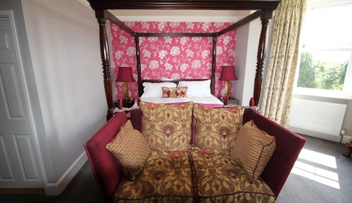 Luxury-Suite (Four Poster Bed)