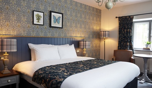 Standard-Doppelzimmer, Flussblick