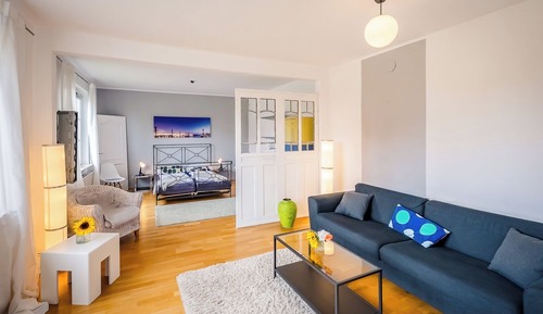 Basic Condo, Multiple Beds