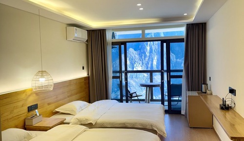 Signature-Zweibettzimmer, Hügelblick