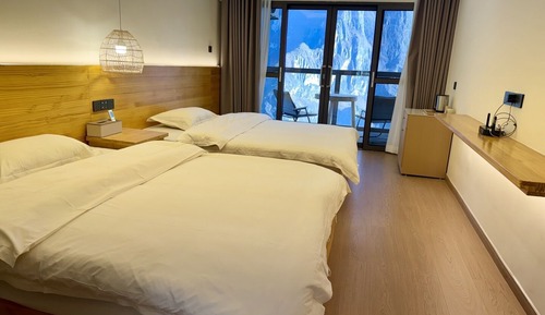 Classic-Zweibettzimmer, Hügelblick