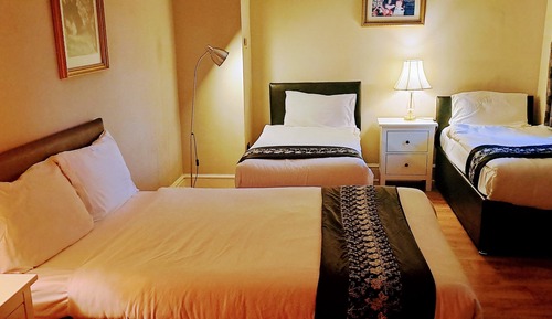 Standard-Vierbettzimmer