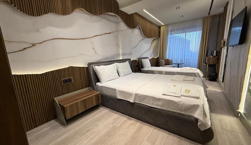 Classic Triple Room, Balcony