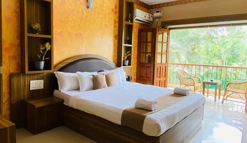 Comfort-Suite, Balkon, Poolblick