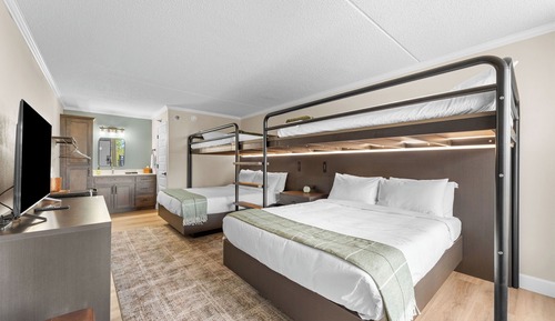 Family Studio Suite, Multiple Beds, Non Smoking, Pool View