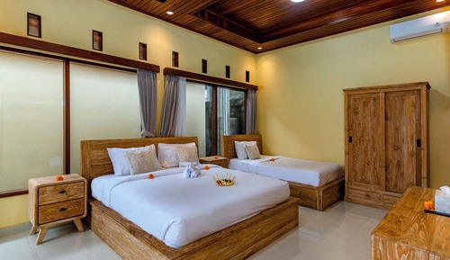 Deluxe-Dreibettzimmer, Mehrere Betten, Poolblick