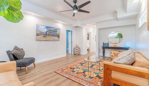 Ferienhaus, Mehrere Betten, Terrasse, Gartenblick (Stylish 2-Bdr walking distance to Dwt)