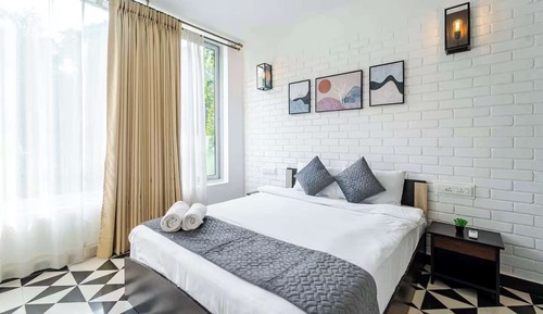 Superior-Apartment, Balkon, Poolblick