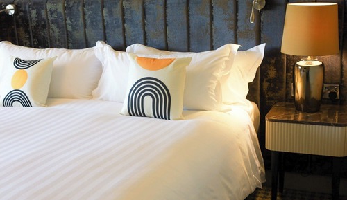 Standardzimmer, 1 King-Bett, barrierefrei, Balkon (Paddock View)