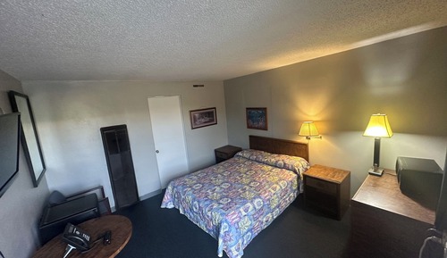 Single Room, 1 Queen Bed