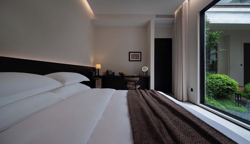 Senior-Doppelzimmer, Blick auf den Innenhof