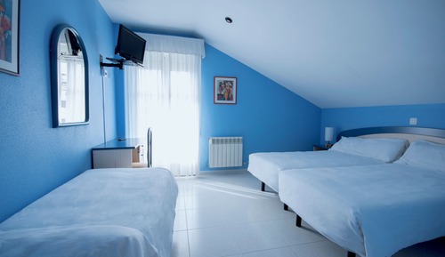 Basic-Dreibettzimmer, Gartenblick