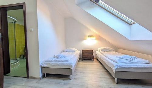 Classic-Zimmer, Mehrere Betten, Kühlschrank, Bergseite