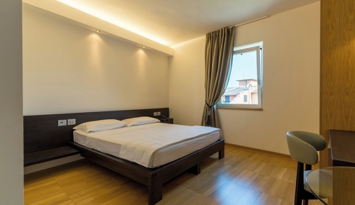 Doppel- oder Zweibettzimmer