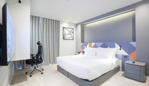 Deluxe Plus, King Bed