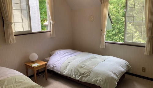 Basic-Zweibettzimmer, Gartenblick