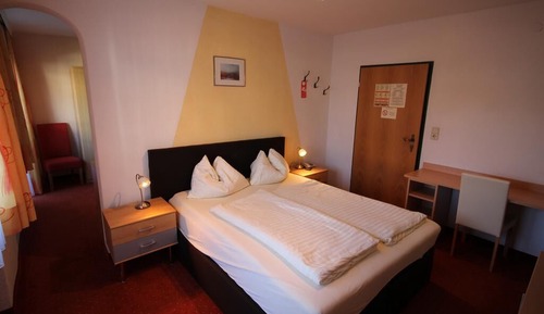 Standard-Doppel- oder -Zweibettzimmer