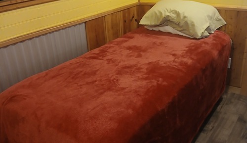 Ferienhütte, Flussblick