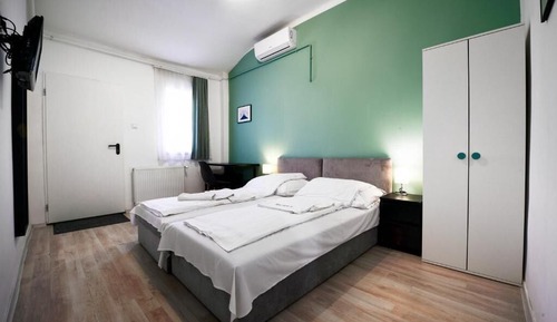 Doppel- oder Zweibettzimmer