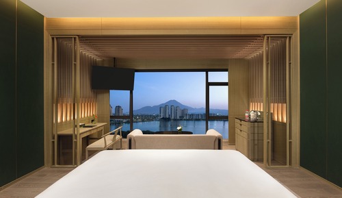 Premium-Zimmer, 1 King-Bett, barrierefrei, Zutritt zur Club Lounge (Lake View)