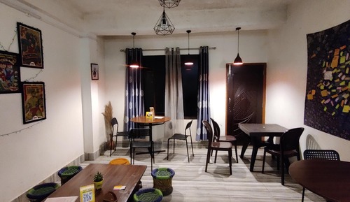 Basic-Zweibettzimmer, Balkon, Hügelblick