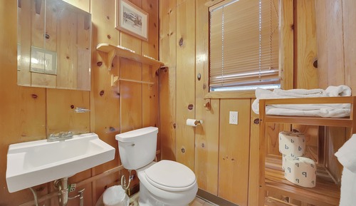 Deluxe Cabin (8 person) Pet Friendly