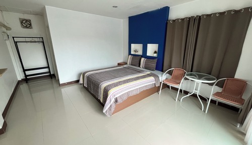 Deluxe (Old Building)