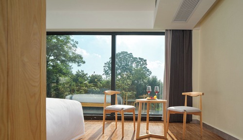 Honeymoon-Doppelzimmer, Hügelblick